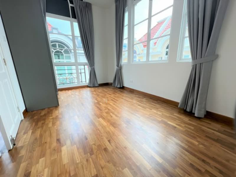 Burgundy cres, Burgundy Crescent, 5 Bedrooms, 3,500 sqft, Semi-Detached House For Rent, by Ben Lee, 60241927 - PropertyGuru.com.sg