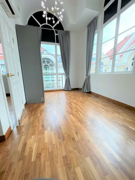 Burgundy cres, Burgundy Crescent, 5 Bedrooms, 3,500 sqft, Semi-Detached House For Rent, by Ben Lee, 60241927 - PropertyGuru.com.sg