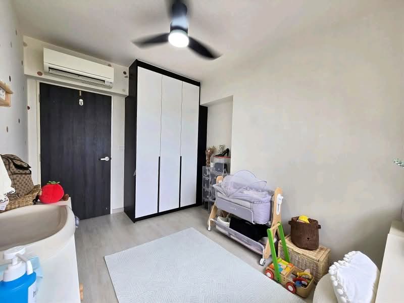 620A Tampines Street 61 HDB Flat For Sale at S$ 918,000 | PropertyGuru Singapore - Common Bedroom 2