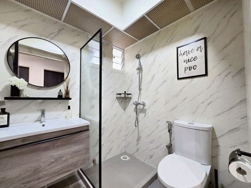 620A Tampines Street 61 HDB Flat For Sale at S$ 918,000 | PropertyGuru Singapore - Common bathroom