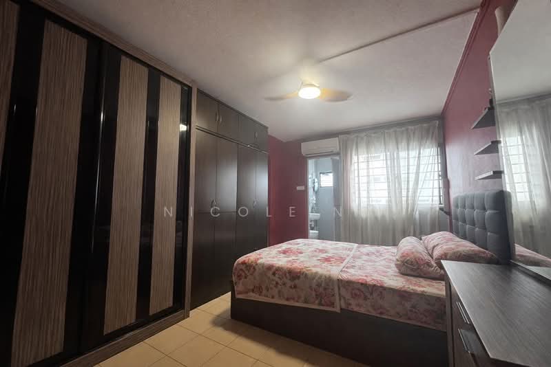 661 Hougang Avenue 4 HDB Flat For Sale at S$ 610,000 | PropertyGuru Singapore