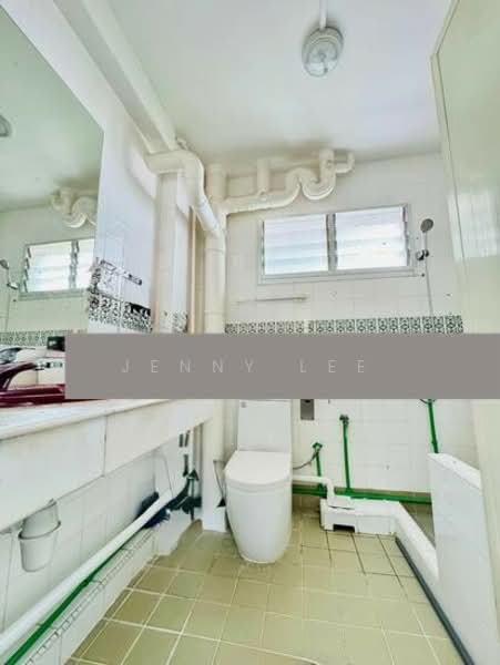 487 Pasir Ris Drive 4 HDB Flat For Sale at S$ 700,000 | PropertyGuru Singapore - Bathroom