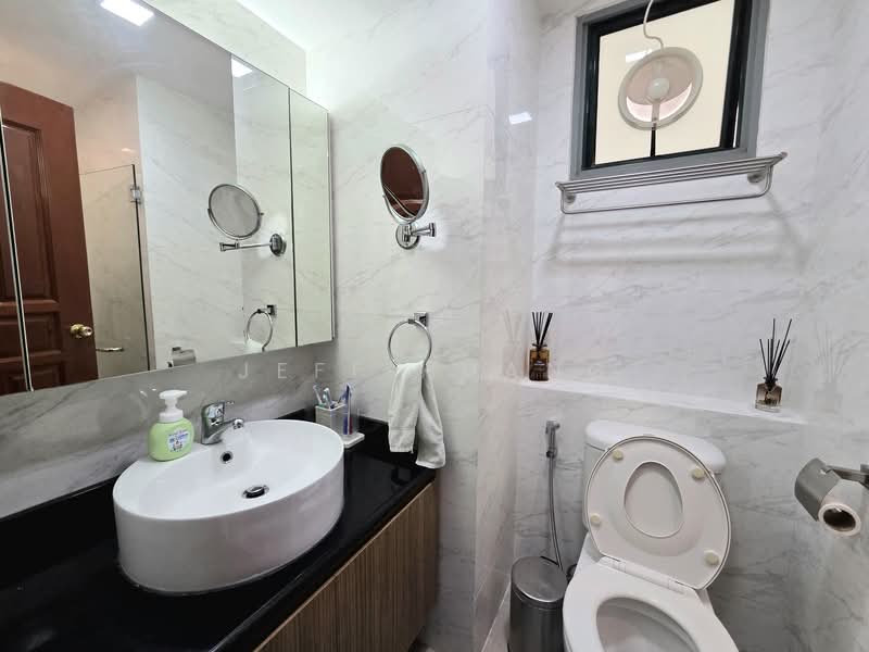 Aspen Heights, 263 River Valley Road, 4 Bedrooms, 1,582 sqft, Condominium For Rent, by Jeff Huang, 60242441 - Common bath - PropertyGuru.com.sg