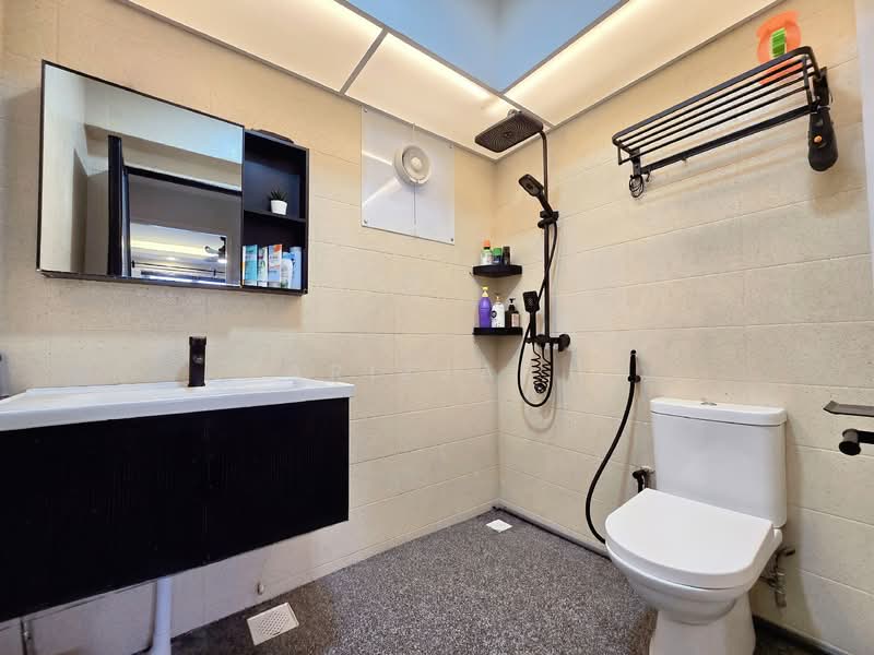 222A Sumang Lane HDB Flat For Sale at S$ 638,000 | PropertyGuru Singapore - Bathroom