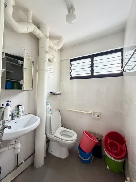 228 Serangoon Avenue 4, 228 Serangoon Avenue 4, 3 Bedrooms, 980 sqft, HDB Flat For Rent, by Shawn Kuah 柯智勇, 60242750 - Bathroom - PropertyGuru.com.sg