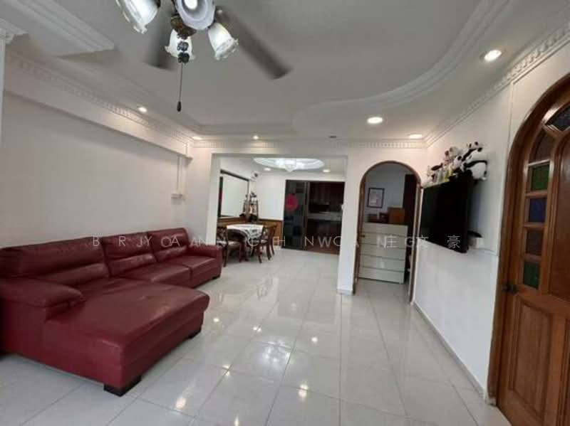 352 Choa Chu Kang Central HDB Flat For Sale at S$ 578,888 | PropertyGuru Singapore - Living Room