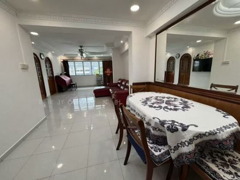 352 Choa Chu Kang Central HDB Flat For Sale at S$ 578,888 | PropertyGuru Singapore - Living Room