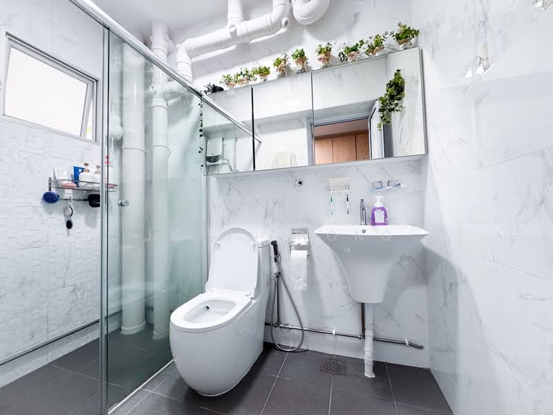 543 Woodlands Drive 16 HDB Flat For Sale at S$ 650,000 | PropertyGuru Singapore - Bathroom