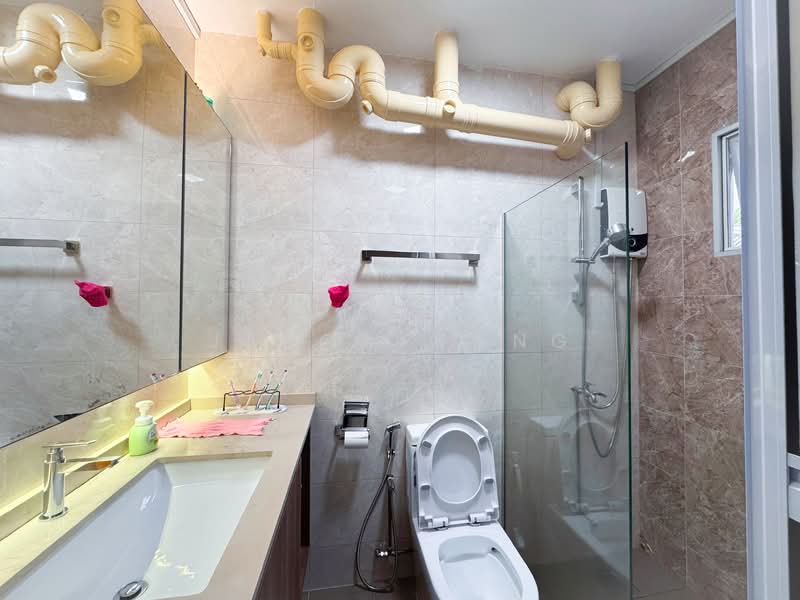 543 Woodlands Drive 16 HDB Flat For Sale at S$ 650,000 | PropertyGuru Singapore - Bathroom