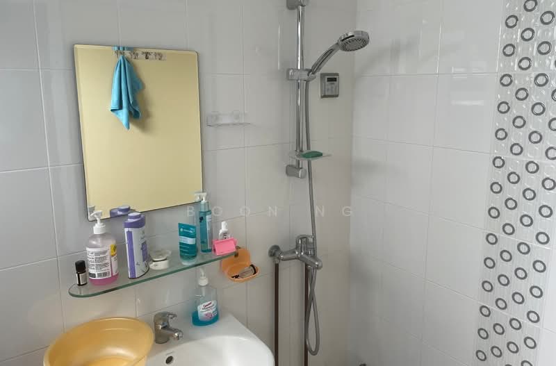 269 Bukit Batok East Avenue 4, 269 Bukit Batok East Avenue 4, 2 Bedrooms, 700 sqft, HDB Flat For Rent, by Boon Ng, 60243125 - Bathroom - PropertyGuru.com.sg