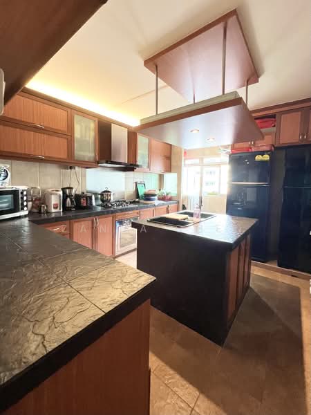 247 Pasir Ris Street 21, 247 Pasir Ris Street 21, 4 Bedrooms, 1,603 sqft, HDB Flat For Sale, by Zanna Chen, 60243128 - Kitchen - PropertyGuru.com.sg