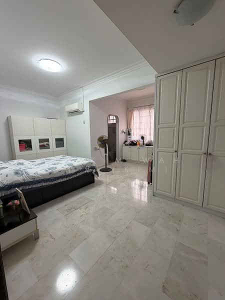 Springleaf Semi-D Generous Squarish Plot, Springleaf, 7 Bedrooms, 3,600 sqft, Semi-Detached House For Sale, by Lee Kim Wah 李锦华 (Kim), 60243715 - Bedroom - PropertyGuru.com.sg