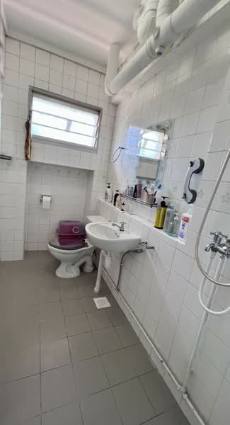 856F Tampines Street 82, 856F Tampines Street 82, 4 Bedrooms, 1,582 sqft, HDB Flat For Sale, by Joy Chung, 60243925 - Common bathroom - PropertyGuru.com.sg
