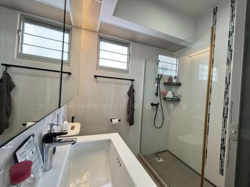451A Sengkang West Way, 451A Sengkang West Way, 3 Bedrooms, 1,195 sqft, HDB Flat For Sale, by Simon Khoo 许宜然, 60243931 - Bathroom - PropertyGuru.com.sg