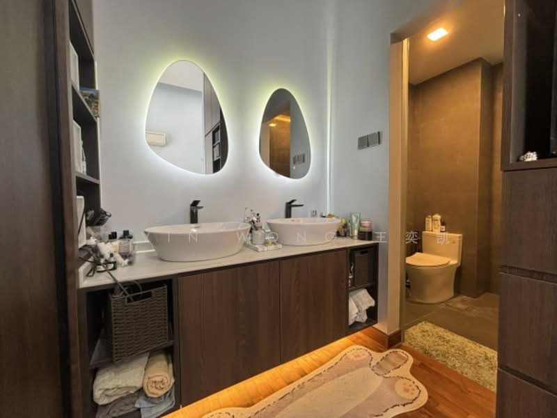 Tai Keng Villas, Jalan Kelichap, 6 Bedrooms, 3,500 sqft, Terraced House For Sale, by Kevin Wong 王奕凯, 60243951 - Master Bathroom - PropertyGuru.com.sg