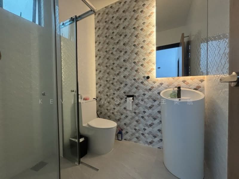 Tai Keng Villas, Jalan Kelichap, 6 Bedrooms, 3,500 sqft, Terraced House For Sale, by Kevin Wong 王奕凯, 60243951 - Common Bathroom - PropertyGuru.com.sg