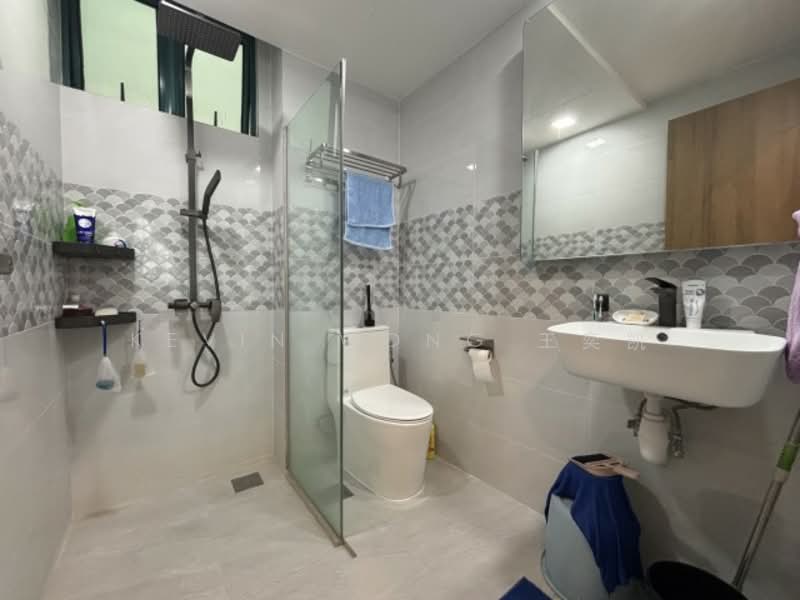 Tai Keng Villas, Jalan Kelichap, 6 Bedrooms, 3,500 sqft, Terraced House For Sale, by Kevin Wong 王奕凯, 60243951 - Common Bathroom - PropertyGuru.com.sg