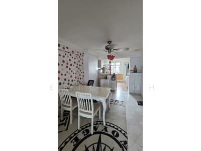 For Sale - 4 Holland Close