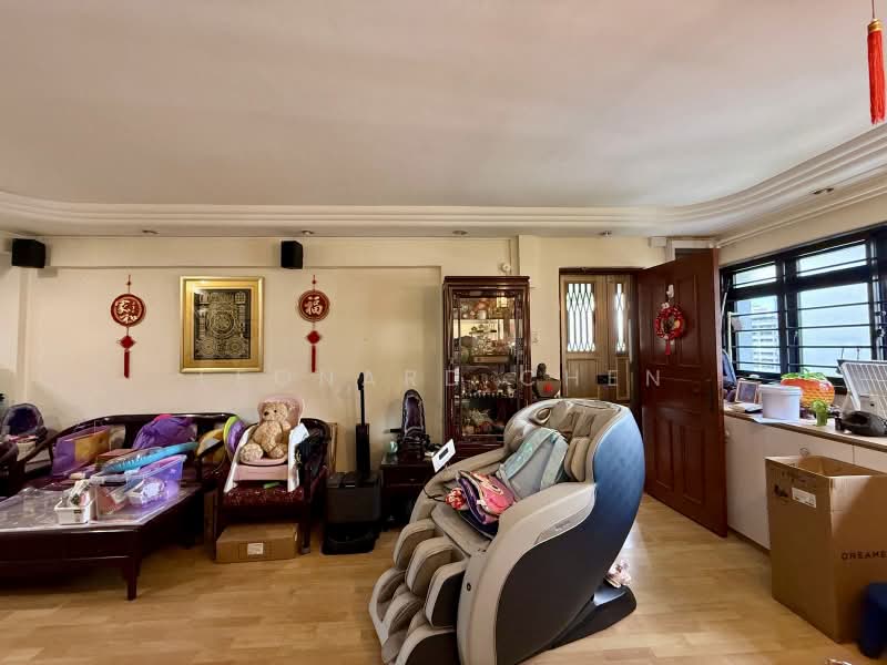 310 Clementi Avenue 4, 310 Clementi Avenue 4, 3 Bedrooms, 990 sqft, HDB Flat For Sale, by Leonard Chen, 60244131 - Living Room - PropertyGuru.com.sg