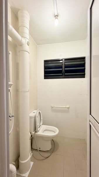 625 Ang Mo Kio Avenue 9, 625 Ang Mo Kio Avenue 9, 2 Bedrooms, 731 sqft, HDB Flat For Sale, by Josephine Lim, 60244623 - Bathroom - PropertyGuru.com.sg