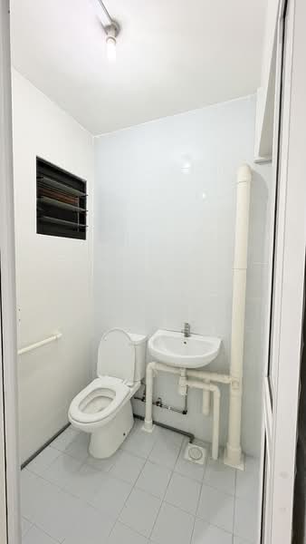 625 Ang Mo Kio Avenue 9, 625 Ang Mo Kio Avenue 9, 2 Bedrooms, 731 sqft, HDB Flat For Sale, by Josephine Lim, 60244623 - Bathroom - PropertyGuru.com.sg