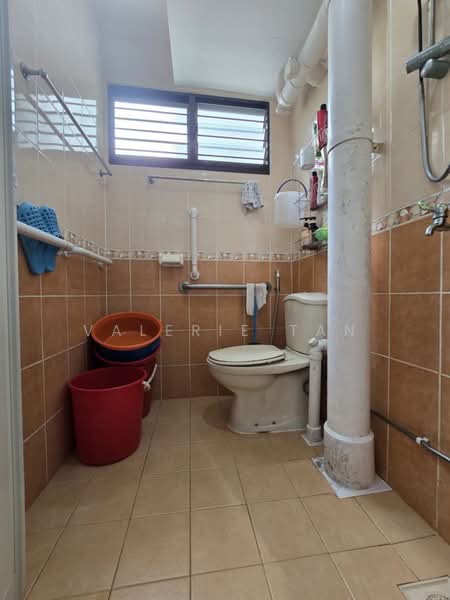 94 Geylang Bahru, 94 Geylang Bahru, 2 Bedrooms, 732 sqft, HDB Flat For Sale, by Valerie Tan, 60244683 - Common Toilet - PropertyGuru.com.sg