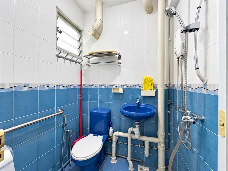 456 Ang Mo Kio Avenue 10, 456 Ang Mo Kio Avenue 10, Ang Mo Kio / Bishan / Thomson, Room Rental, 161 sqft, HDB Flat For Rent, by Geralyn Ng, 60244935 - Bathroom - PropertyGuru.com.sg