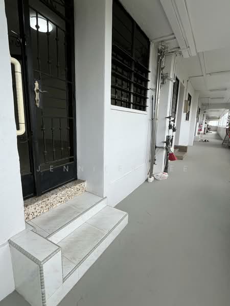 571 Cheng San Court, 571 Ang Mo Kio Avenue 3, 2 Bedrooms, 721 sqft, HDB Flat For Sale, by Jennifer Lee, 60245699 - Elevated Steps to the unit for privacy - PropertyGuru.com.sg