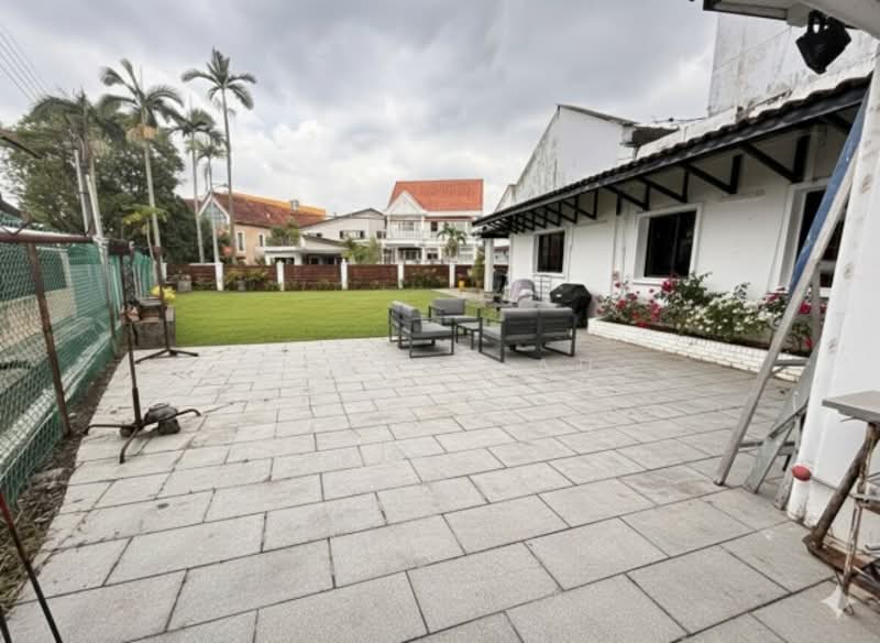 For Sale - BIG Plot Corner Terrace | Can Sub-divide @ Sembawang Hills Estate