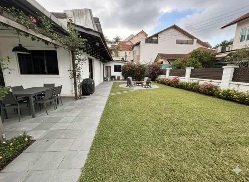 For Sale - BIG Plot Corner Terrace | Can Sub-divide @ Sembawang Hills Estate