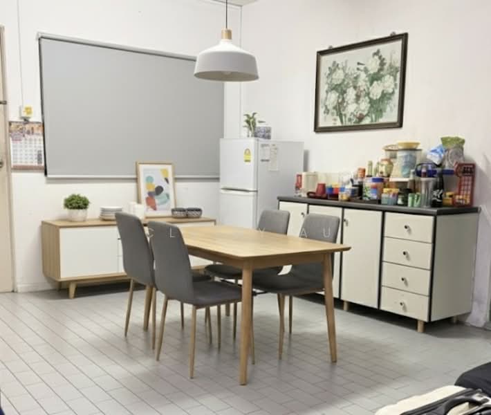 For Sale - BIG Plot Corner Terrace | Can Sub-divide @ Sembawang Hills Estate