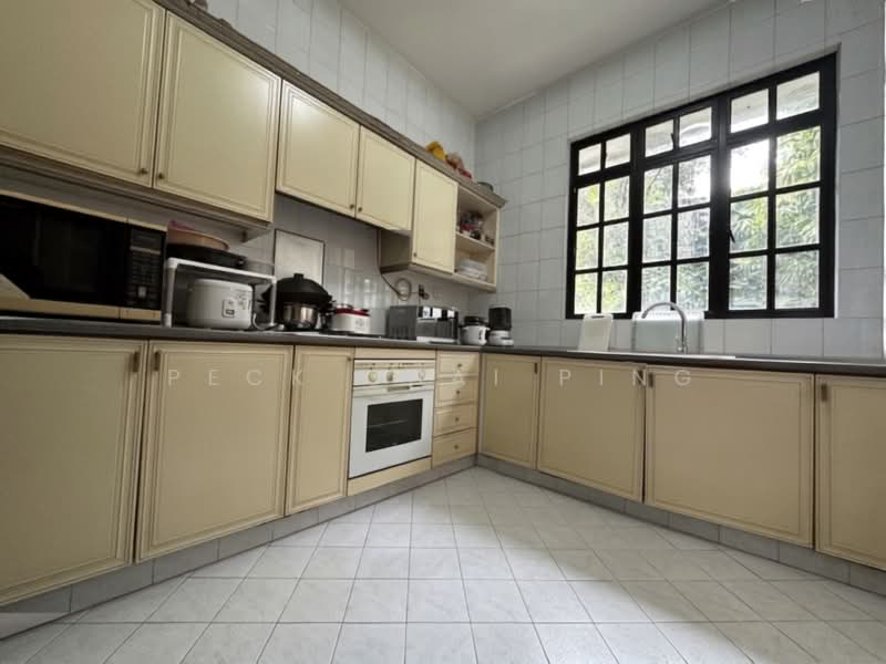 Llyn Gardens, Paya Lebar Walk, 5 Bedrooms, 3,500 sqft, Terraced House For Sale, by Peck Chai Ping, 60245952 - Kitchen - PropertyGuru.com.sg