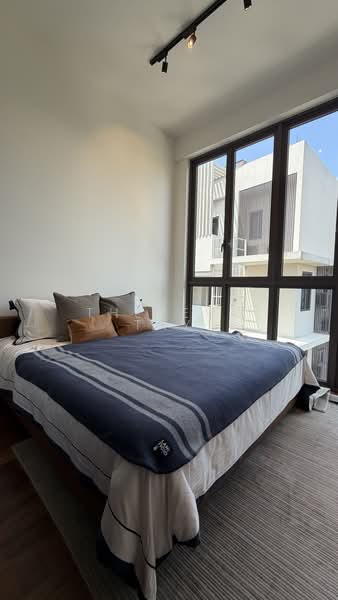 Parksuites, 26 Holland Grove Road, 3 Bedrooms, 1,421 sqft, Condominium For Sale, by Theresa Tay, 60246022 - Bedroom - PropertyGuru.com.sg