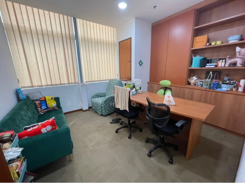 Wcega Tower, 21 Bukit Batok Crescent, 1,001 sqft, Light Industrial (B1) For Sale, by Faith Quek, 60246193 - CommercialGuru.com.sg