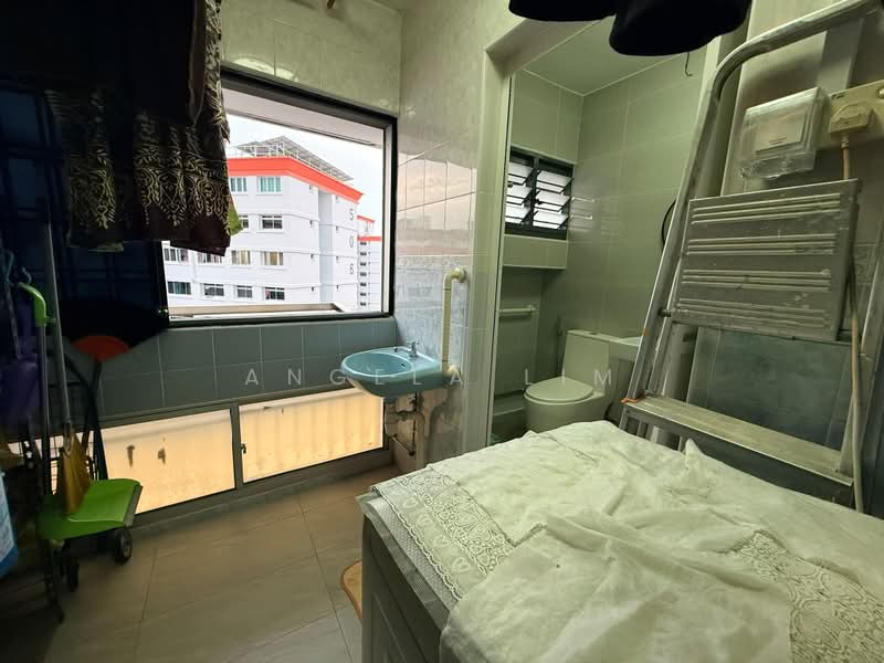 505 Choa Chu Kang Street 51, 505 Choa Chu Kang Street 51, Room Rental, 150 sqft, HDB Flat For Rent, by Angela Lim, 60246388 - Washing machine & yard for drying clothes - PropertyGuru.com.sg