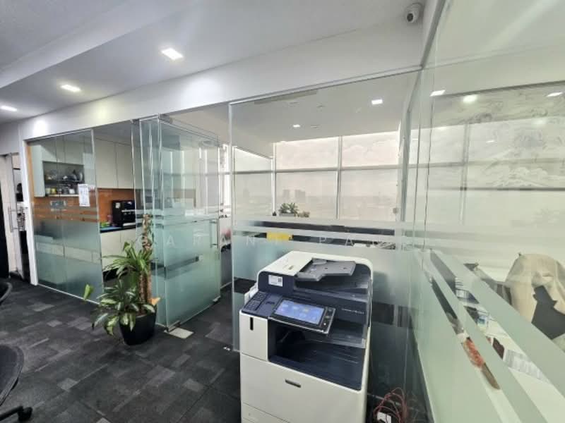 Wcega Tower, 21 Bukit Batok Crescent, 1,173 sqft, Light Industrial (B1) For Sale, by Garant Pang, 60246732 - CommercialGuru.com.sg