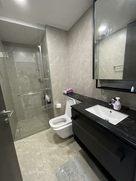 Park Colonial, 8 Woodleigh Lane, 2 Bedrooms, 667 sqft, Condominium For Sale, by Jay Choong 钟志杰, 60246737 - Bathroom - PropertyGuru.com.sg