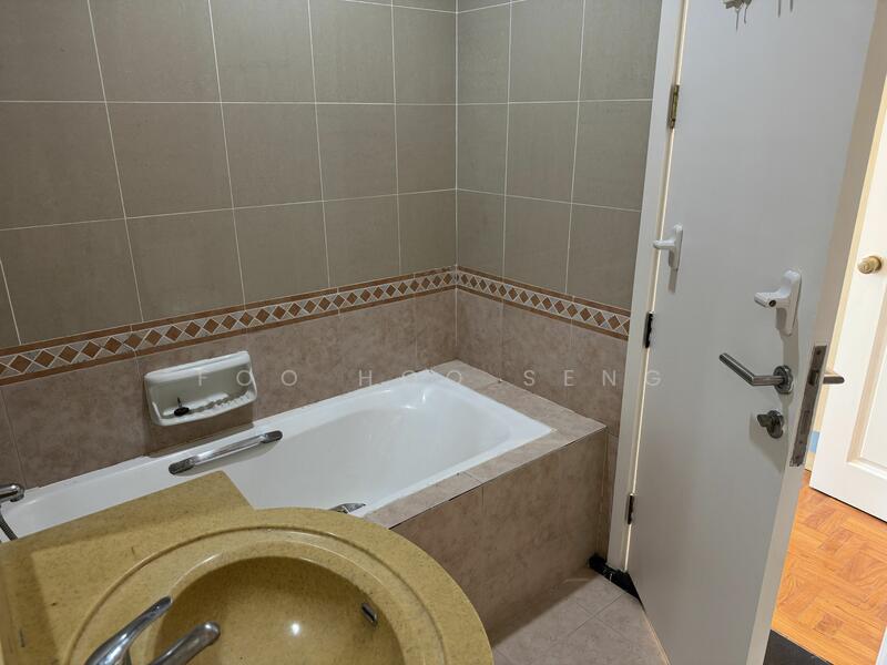 Bedroom 3 and 4 connecting bath 