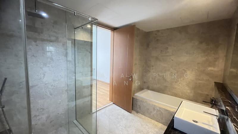Marina Bay Residences, 18 Marina Boulevard, Boat Quay / Raffles Place / Marina, 2 Bedrooms, 1,227 sqft, Condominium For Rent, by (Jaz) Siaw Ping Phang, 7525388 - Bathroom - PropertyGuru.com.sg