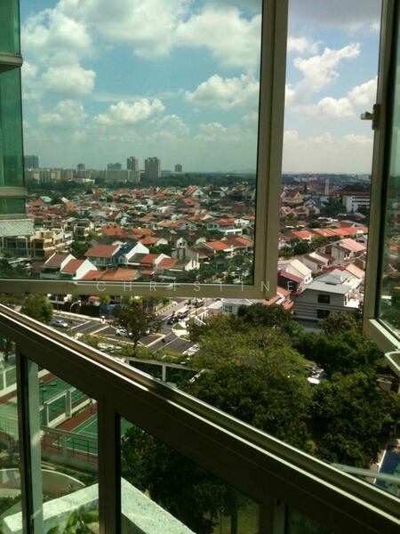 Breezy! Surrounding low-rise landed estate