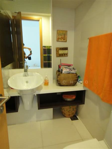 Hillcrest Villa, 9B Hillcrest Road, 5 Bedrooms, 3,100 sqft, Good Class Bungalow For Rent, by Caron Choo, 8197782 - guest toilet - PropertyGuru.com.sg