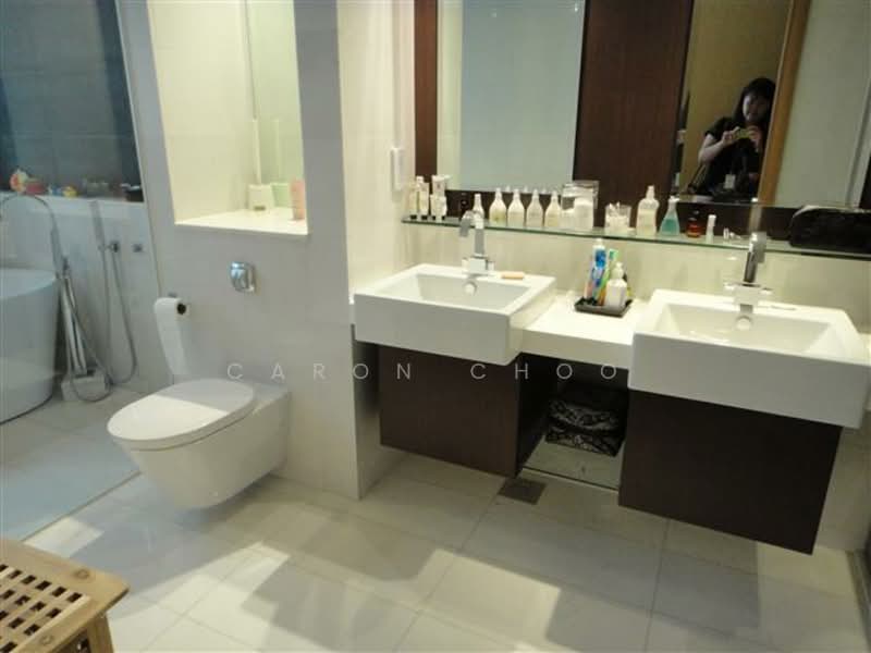 Hillcrest Villa, 9B Hillcrest Road, 5 Bedrooms, 3,100 sqft, Good Class Bungalow For Rent, by Caron Choo, 8197782 - master toilet - PropertyGuru.com.sg