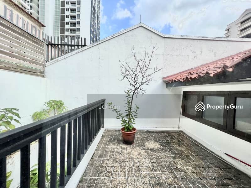 RARE BLACK & WHITE CONSERVATION HOUSE AT ROBERTSON QUAY, Kim Yam Road, 3 Bedrooms, 1,800 sqft, Conservation House For Rent, by JO Tan, 8252825 - PropertyGuru.com.sg