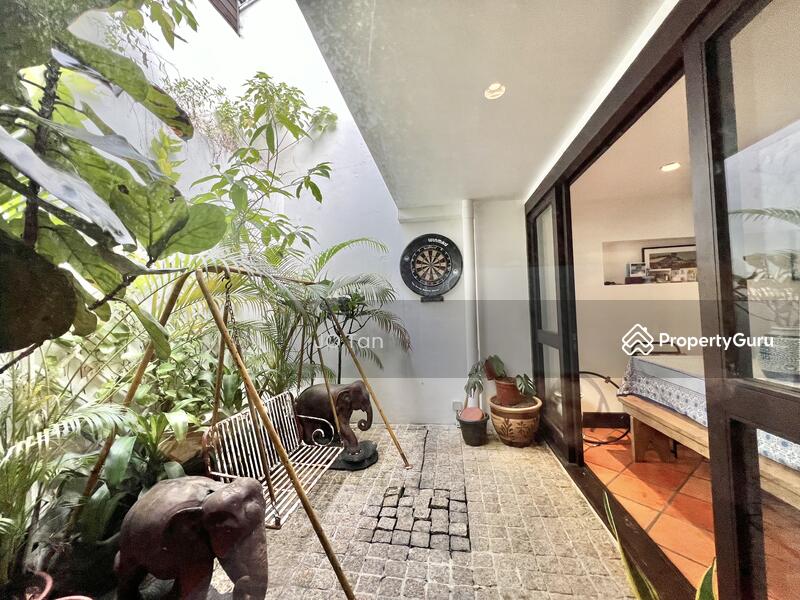 RARE BLACK & WHITE CONSERVATION HOUSE AT ROBERTSON QUAY, Kim Yam Road, 3 Bedrooms, 1,800 sqft, Conservation House For Rent, by JO Tan, 8252825 - PropertyGuru.com.sg