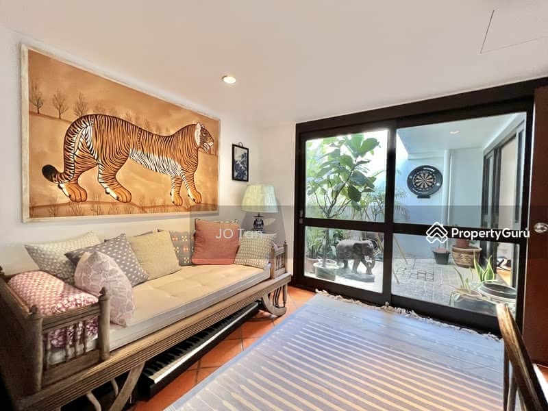 RARE BLACK & WHITE CONSERVATION HOUSE AT ROBERTSON QUAY, Kim Yam Road, 3 Bedrooms, 1,800 sqft, Conservation House For Rent, by JO Tan, 8252825 - PropertyGuru.com.sg