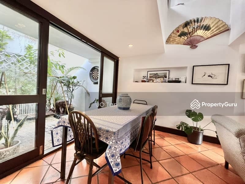 RARE BLACK & WHITE CONSERVATION HOUSE AT ROBERTSON QUAY, Kim Yam Road, 3 Bedrooms, 1,800 sqft, Conservation House For Rent, by JO Tan, 8252825 - PropertyGuru.com.sg