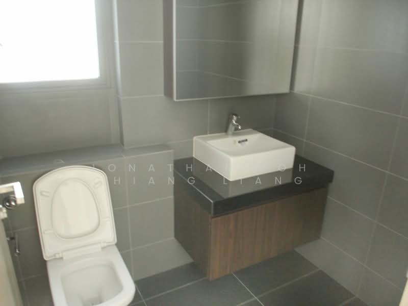 Meadows @ Peirce, 626 Upper Thomson Road, 1 Bedroom, 635 sqft, Condominium For Sale, by Jonathan Koh Chiang Liang, 8475414 - Restroom - PropertyGuru.com.sg