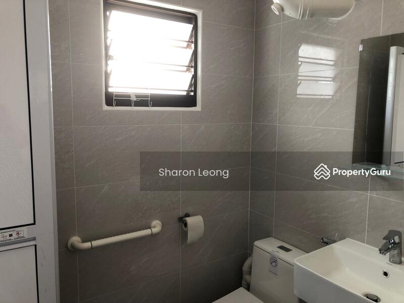 131 Cashew Road, 131 Cashew Road, Dairy Farm / Bukit Panjang / Choa Chu Kang, 2 Bedrooms, 785 sqft, HDB Flat For Rent, by Sharon Leong, 8512231 - Common Bathroom - PropertyGuru.com.sg