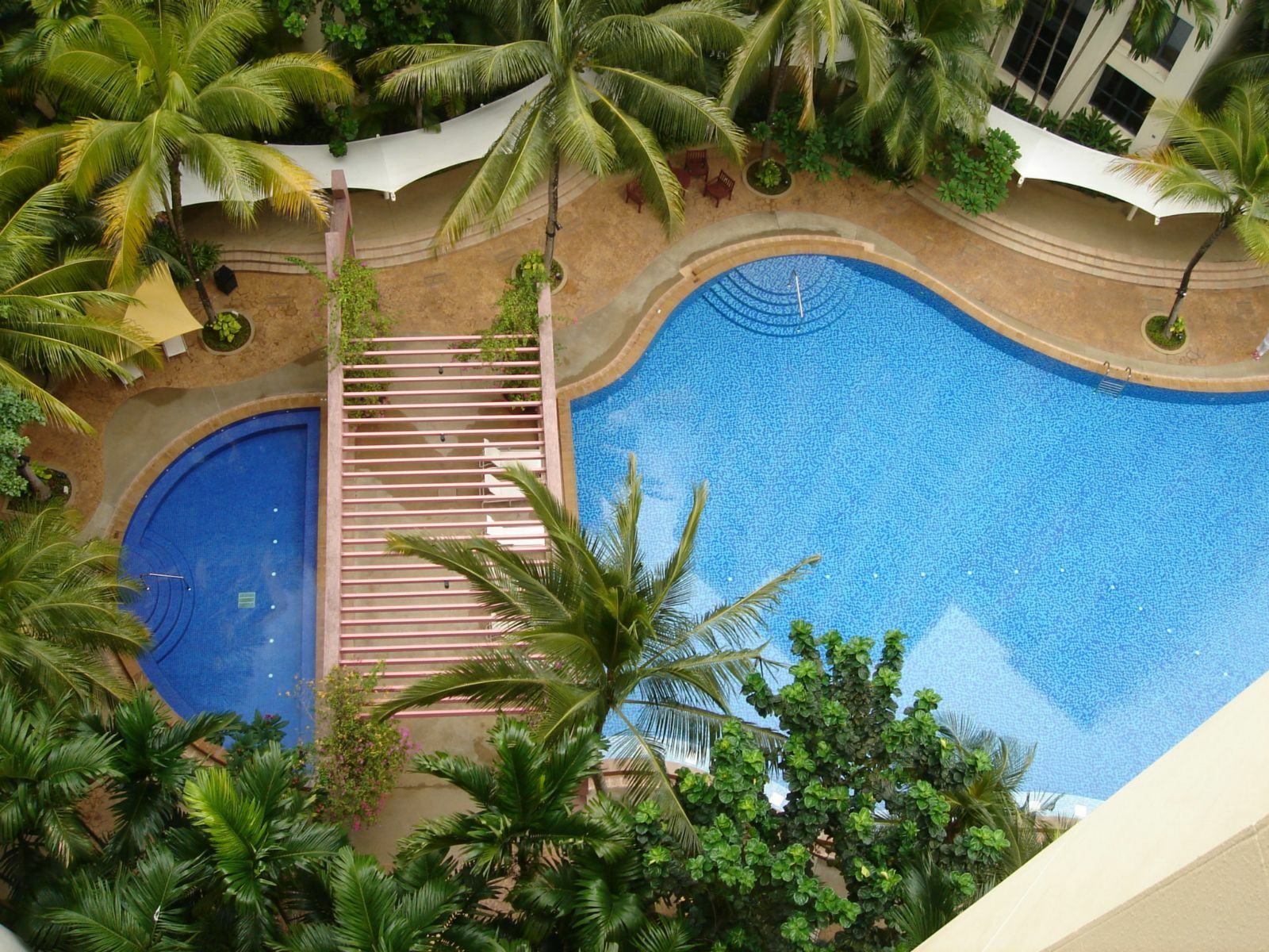 East Meadows, 30 Tanah Merah Kechil Road, 3 Bedrooms, 1356 sqft, Condos