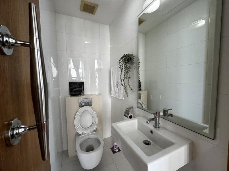 One Oxley Rise, 1 Oxley Rise, Orchard / River Valley, 2 Bedrooms, 721 sqft, Apartment For Rent, by Yenny Adell, 9029378 - Powder room - PropertyGuru.com.sg